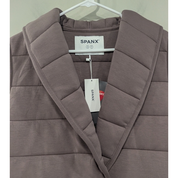 NWT Spanx Air Essentials Puffy Vest In Smoke Size 1X - Picture 5 of 13